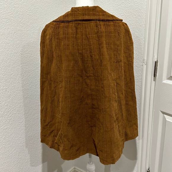 VINTAGE Brown Corduroy Cape / Poncho Wooden Buttons Sz Women’s Small / Med Cloak - Picture 7 of 16